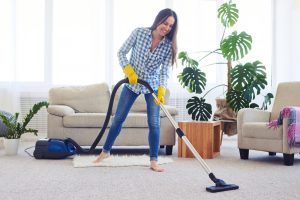 Should I clean before the cleaner comes? Professionals weigh in