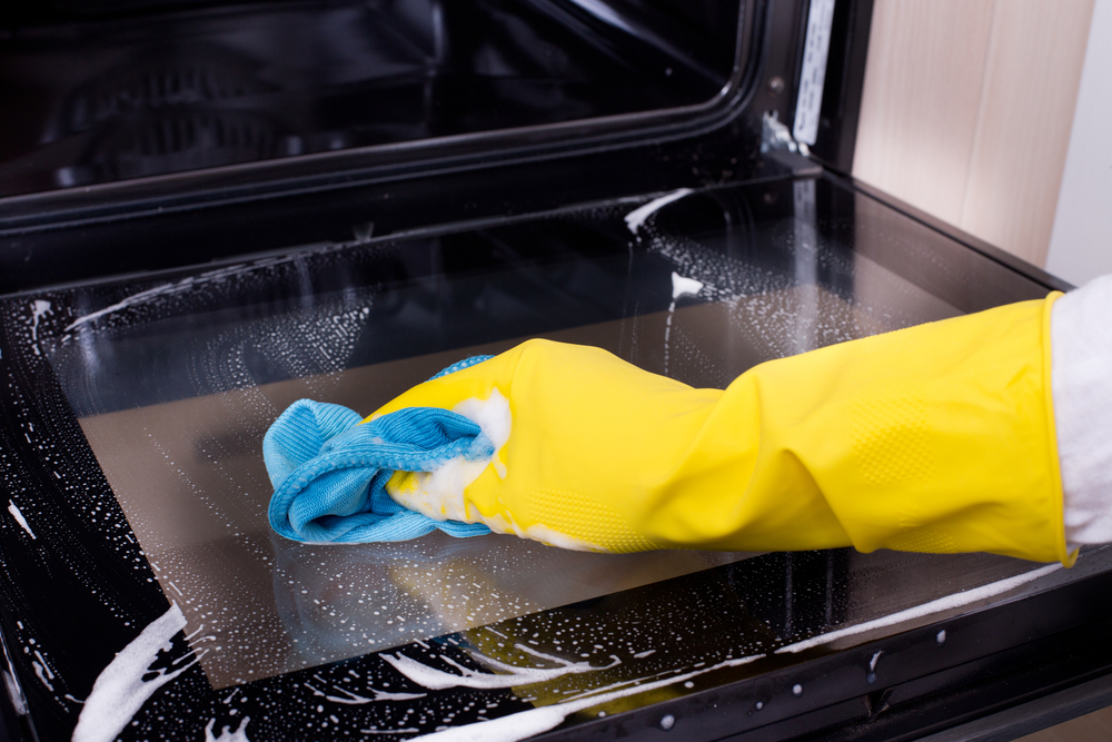 How-to-Clean-Up-an-Oven-Like-a-Pro