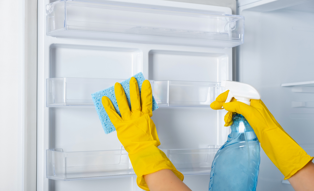 Quick-7-Step-Fridge-Cleaning-Guide