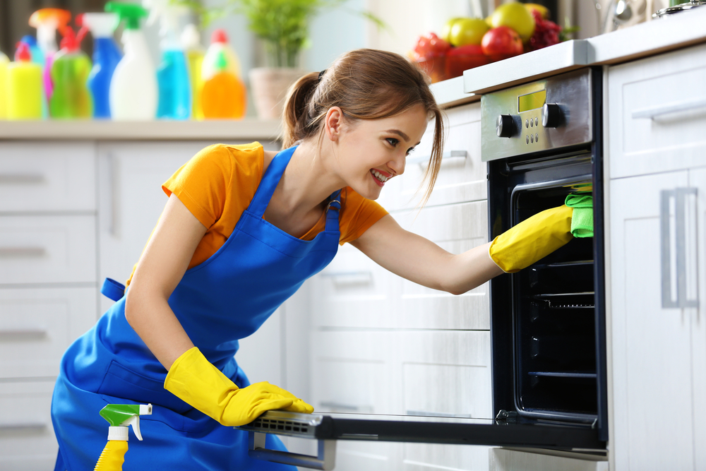 What-is-the-best-way-to-clean-the-inside-of-an-oven